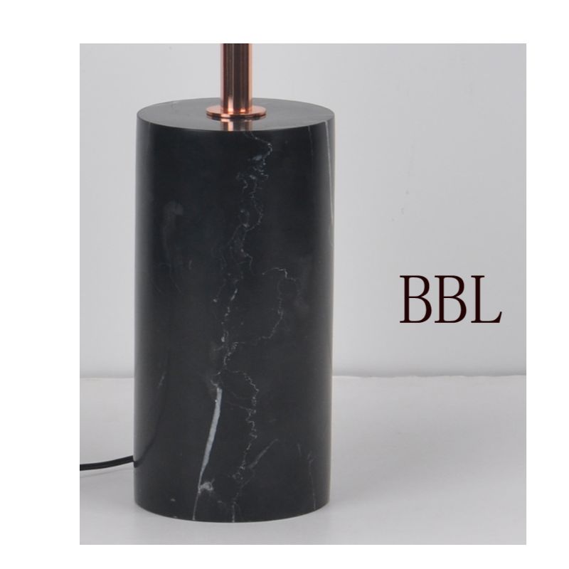 LED Tischlampe mit schwarzem Marmorsockel und Metallschirm