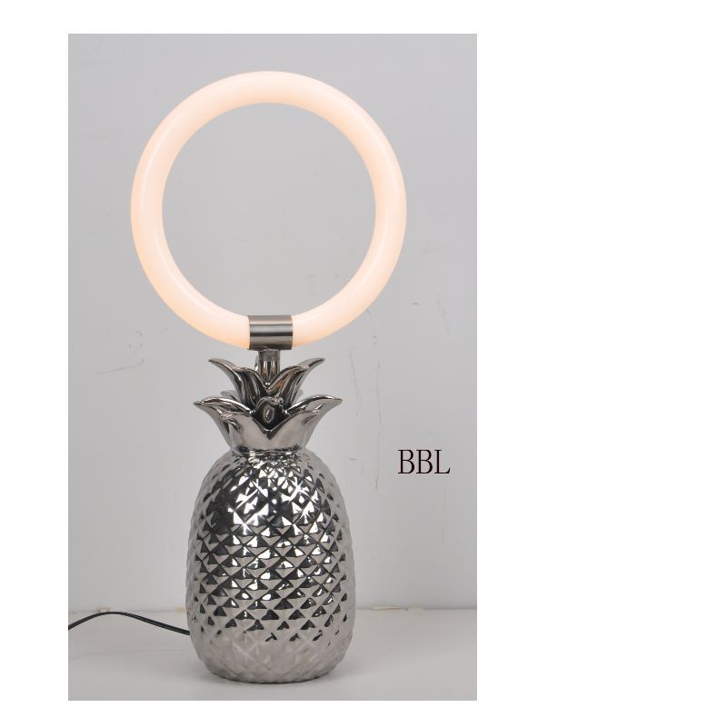 LED-Tischlampe mit keramischer Ananaslampe und Acrylring